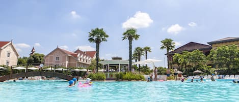 Piscina stagionale all'aperto, lettini, servizio di salvamento in loco