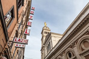 A hotel sign with "HOTEL LAZIO" and a star rating of three stars. - Raeli Hotel Lazio (Rome)