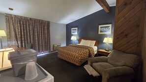 Standard Room, 1 Queen Bed, Lake View