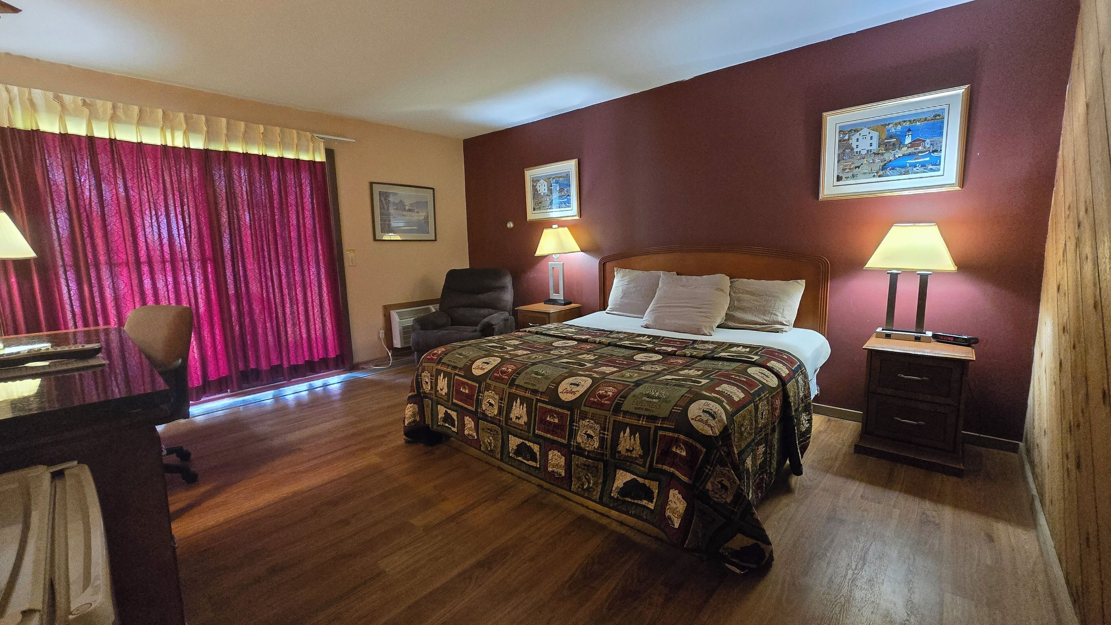 Standard Room, 1 King Bed, Patio, Lake View | Desk, iron/ironing board, free WiFi, bed sheets