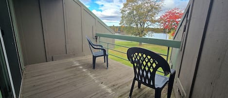 Standard Room, 1 Queen Bed, Lake View | Terrace/patio