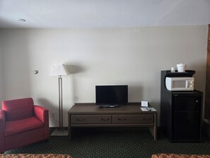 Standard Room, 2 Queen Beds, Patio, Lake View