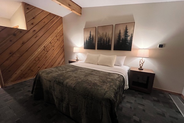 Deluxe Room, 1 King Bed, Balcony, Lake View | Blackout drapes, iron/ironing board, WiFi (free), bed sheets