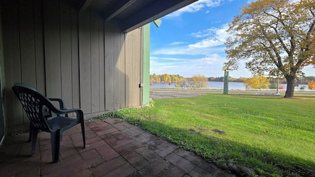 Standard Room, 1 King Bed, Patio, Lake View | Terrace/patio