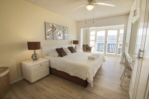 Self Catering Apartment - Middle Fl | Peti besi dalam bilik, dihias secara berasingan