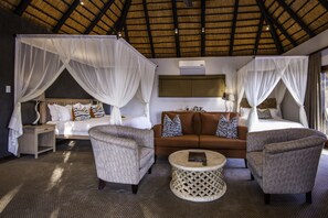 Hypo-allergenic bedding, free minibar items, in-room safe - Inyati Game Lodge (Sabi Sand Reserve)
