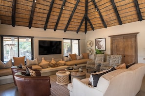 Living area - Inyati Game Lodge (Sabi Sand Reserve)