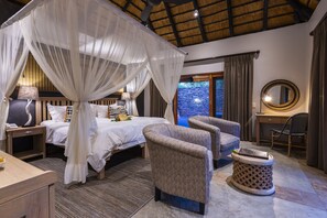 Allergitestet sengetøy, minibarvarer (inkludert) og safe på rommet