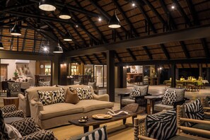 Living area - Inyati Game Lodge (Sabi Sand Reserve)