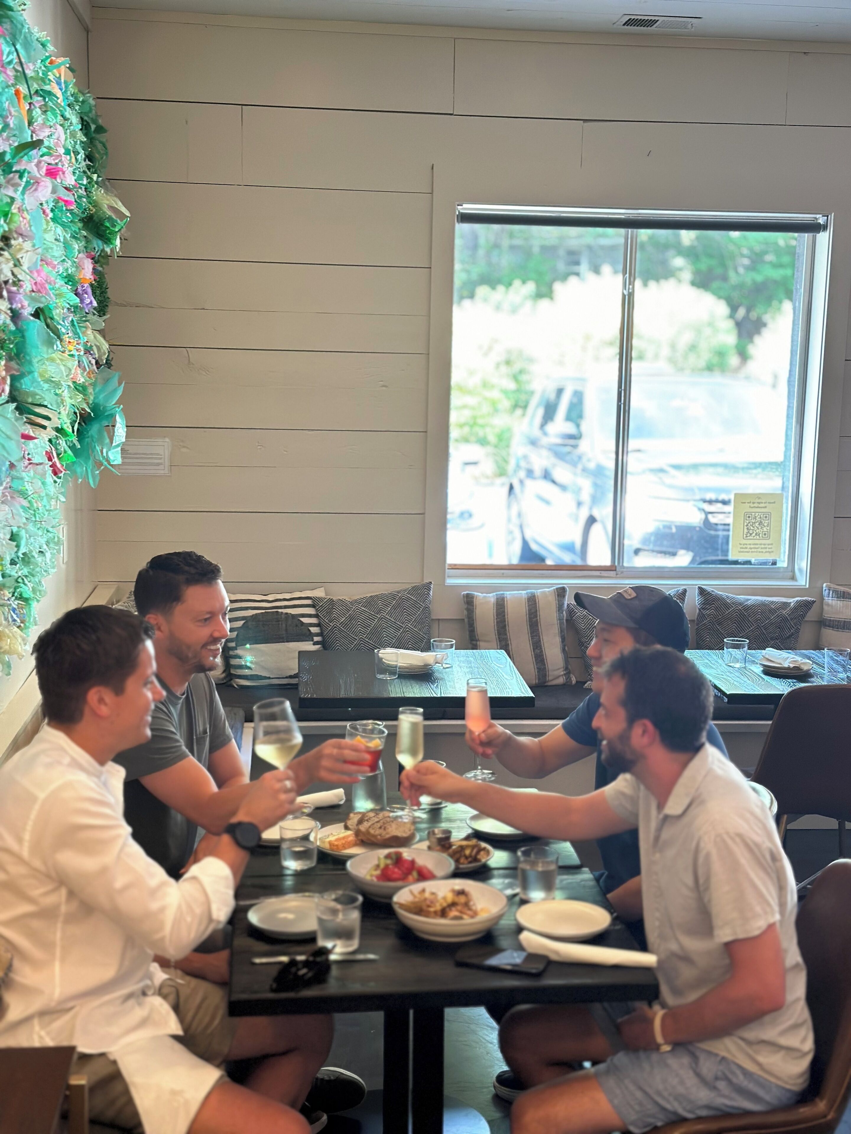 4 restaurants servant le petit déjeuner, le déjeuner et le dîner