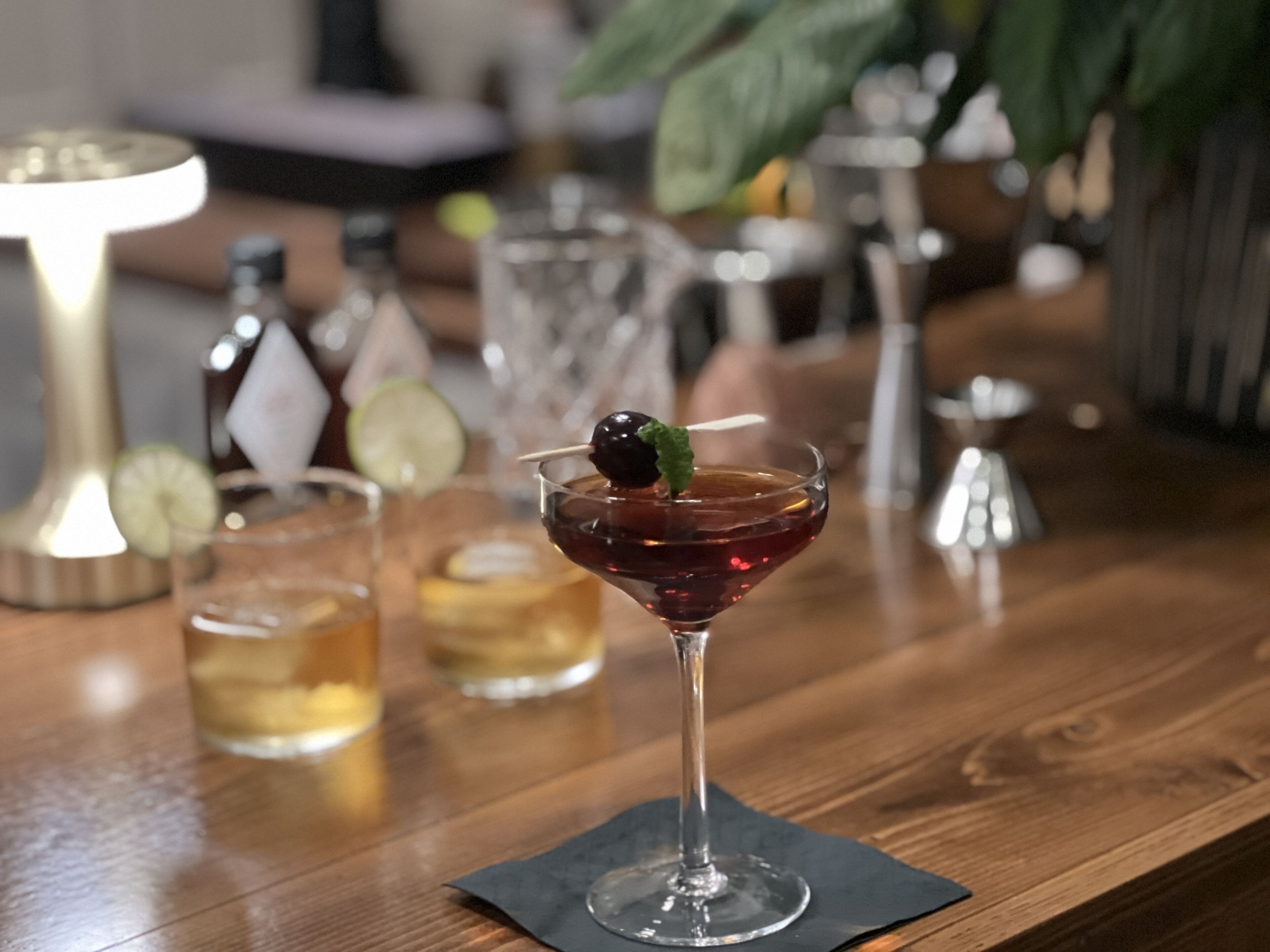 Bar (trong khuôn viên)