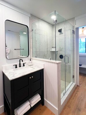 Premium Studio Suite | Bathroom | Combined shower/bathtub, designer toiletries, hair dryer, bathrobes