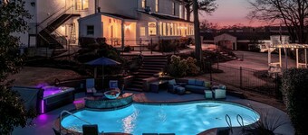 Stone Mountain Manor