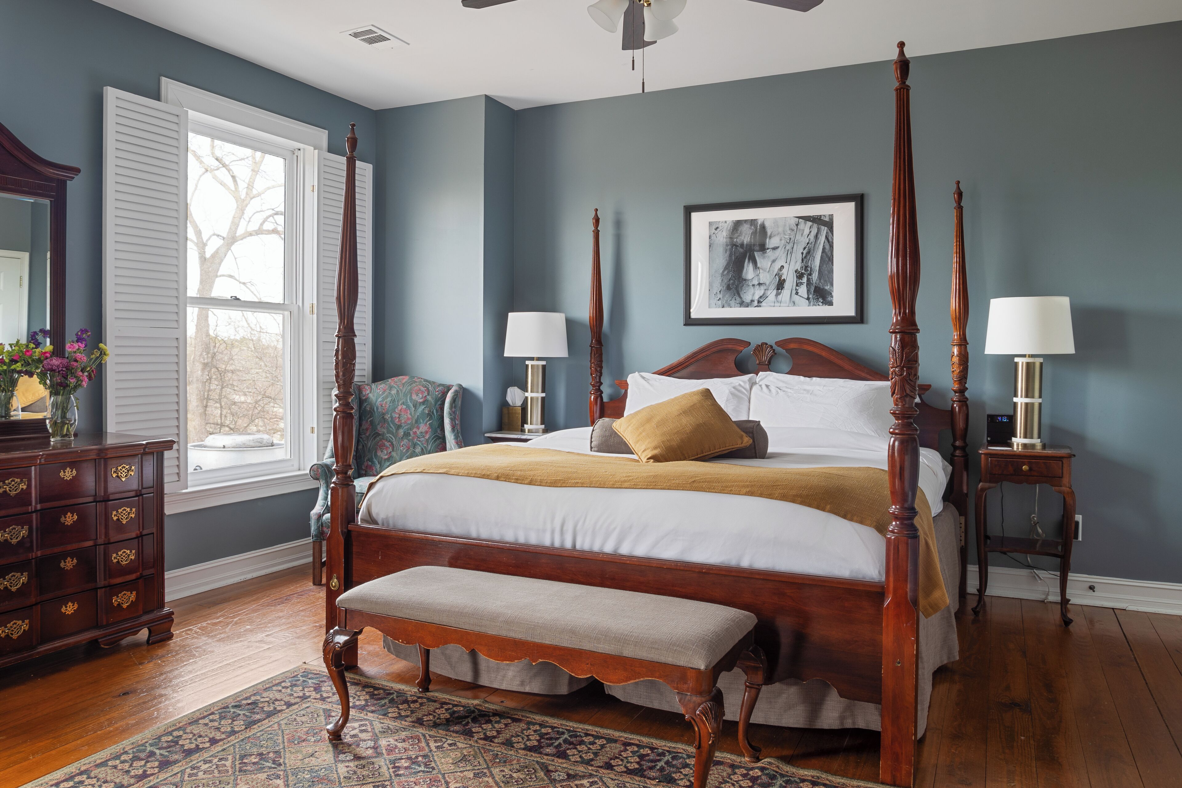 Premier Room, 1 King Bed, Jetted Tub | Premium bedding, down duvets, soundproofing, rollaway beds