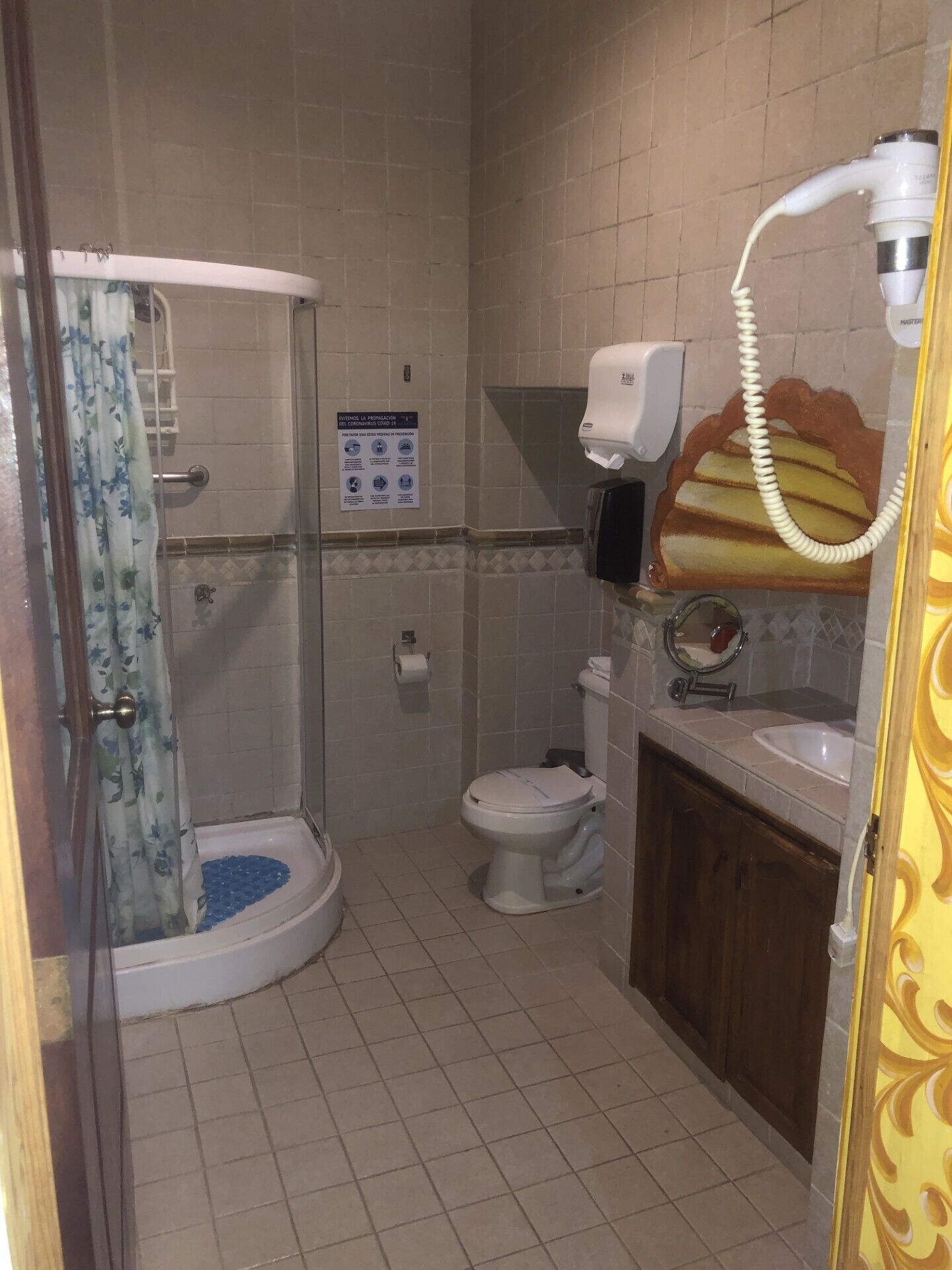 Standard Room, 1 Double Bed | Bathroom | Shower, free toiletries, slippers, towels