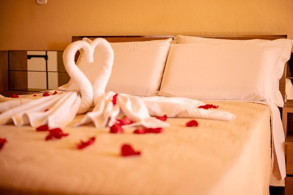 Minibar, cunas gratuitas, camas plegables/adicionales y wifi gratis