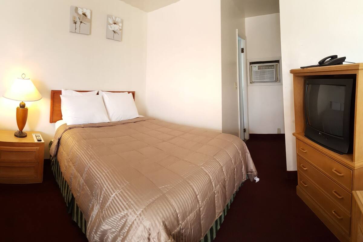 Comfort Room, 2 Queen Beds, Smoking, Refrigerator & Microwave | View from room