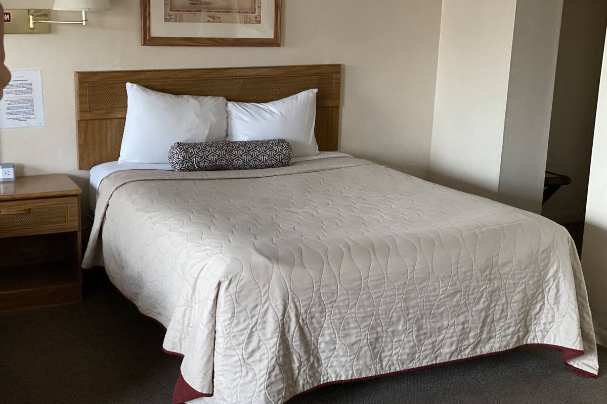 Standard Room, 2 Queen Beds | WiFi (free), bed sheets