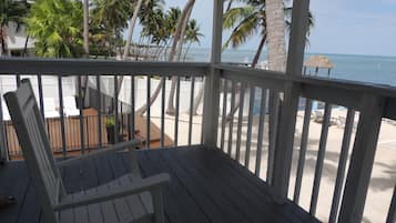 Suite, 1 cama King size y sofá cama, cocineta, frente al océano | Terraza o patio