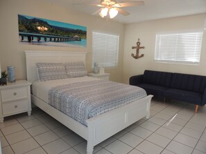 Suite, 1 King Bed with Sofa bed (Ocean Front) | In-room safe, individually decorated, individually furnished - Sands of Islamorada (Islamorada)