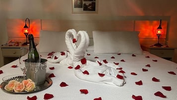 Deluxe Suite | Premium bedding, minibar, individually decorated, individually furnished