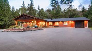 Vista frontal de la propiedad