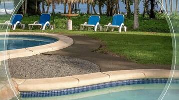 Kolam renang outdoor