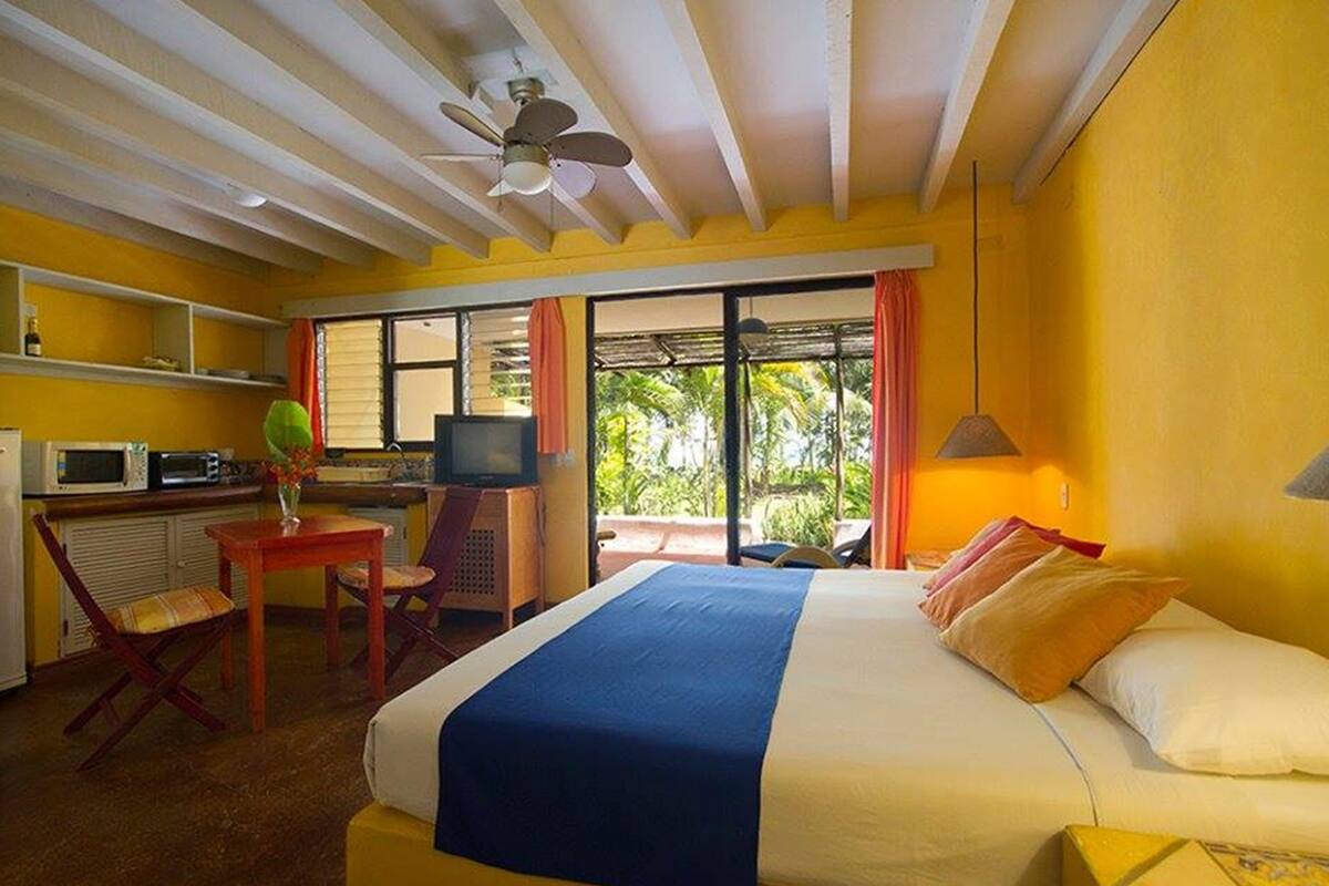 Junior Villa, 1 King Bed, Kitchenette, Garden View | Premium bedding, in-room safe, WiFi (free), bed sheets