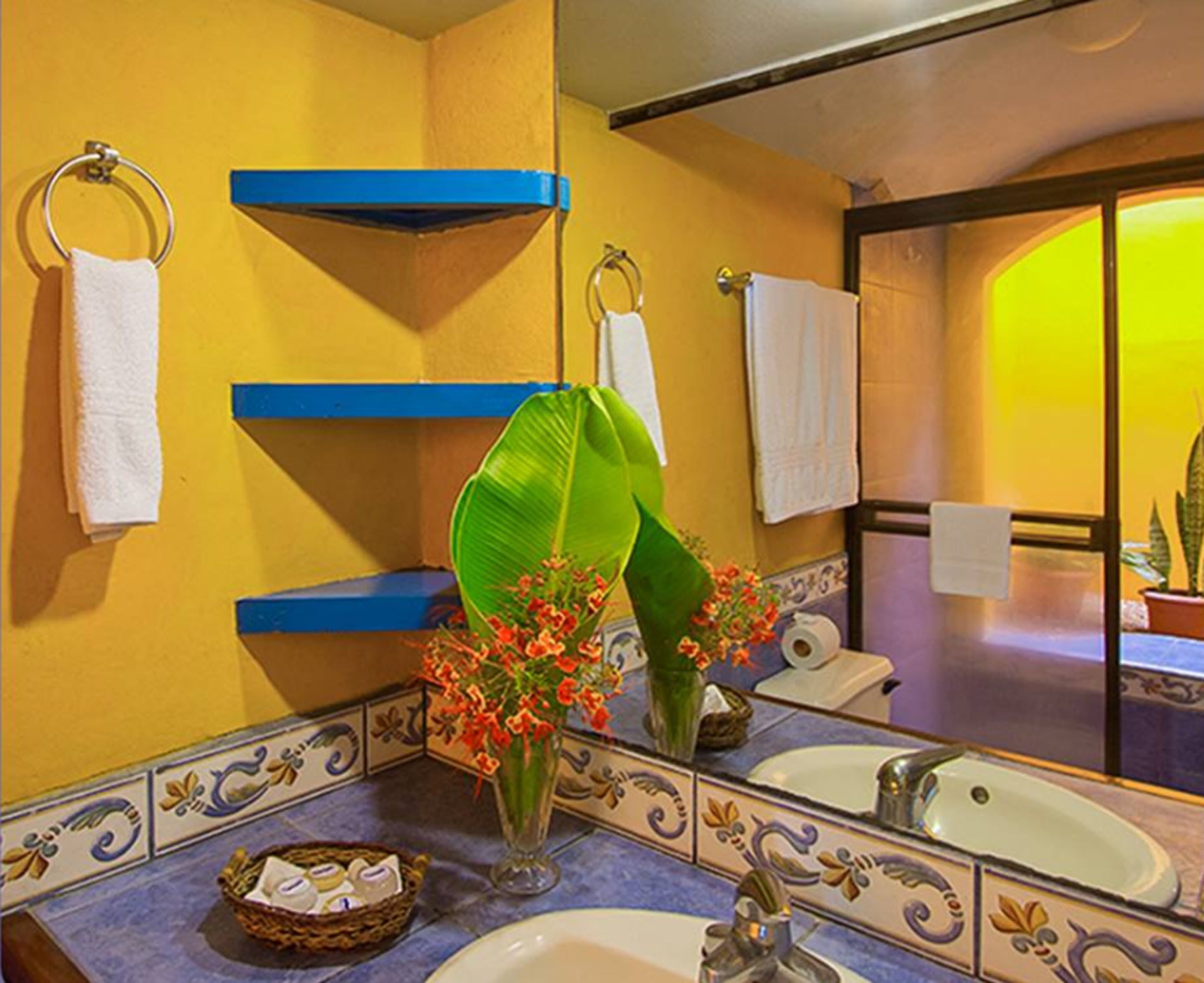 junior villa, 1 king bed, kitchenette, garden view | bathroom sink