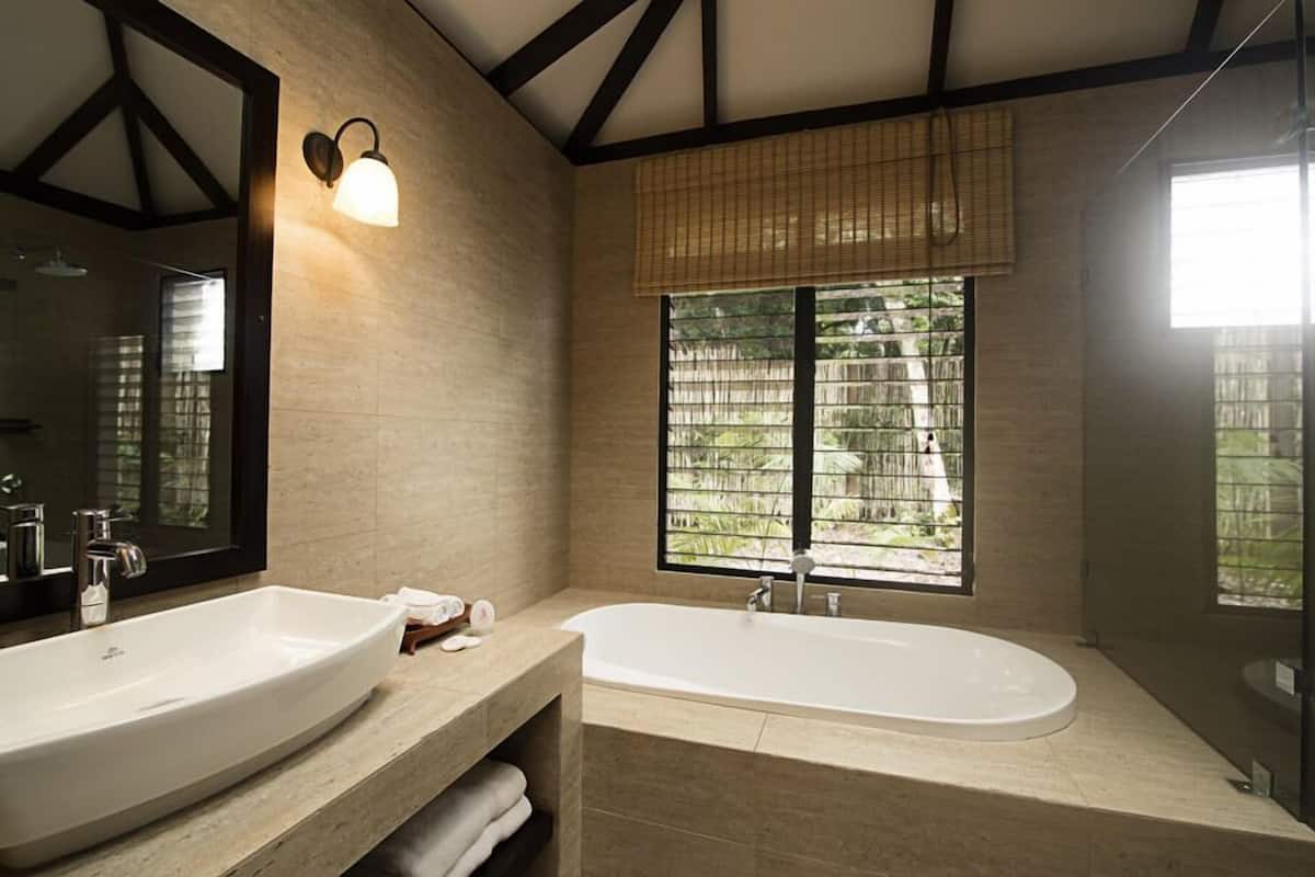 shower, free toiletries, towels