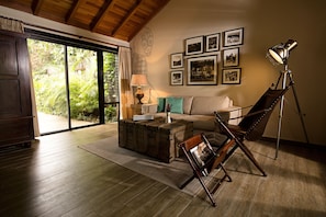 Suite, 2 Double Beds and 1 Double Sofa Bed | Roupas de cama premium, cofres nos quartos, berços grátis, roupa de cama