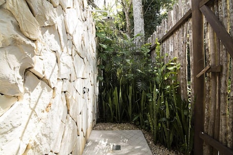 Exterior. Jungle Lodge Hotel
