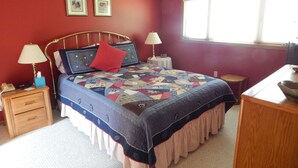 Comfort Townhome, 2 Bedrooms | 2 bedrooms, iron/ironing board, WiFi (free), individually decorated - Valleywood House (Galena)