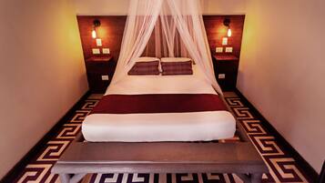 Exploration Room, Shared Bathroom | Bed sheets