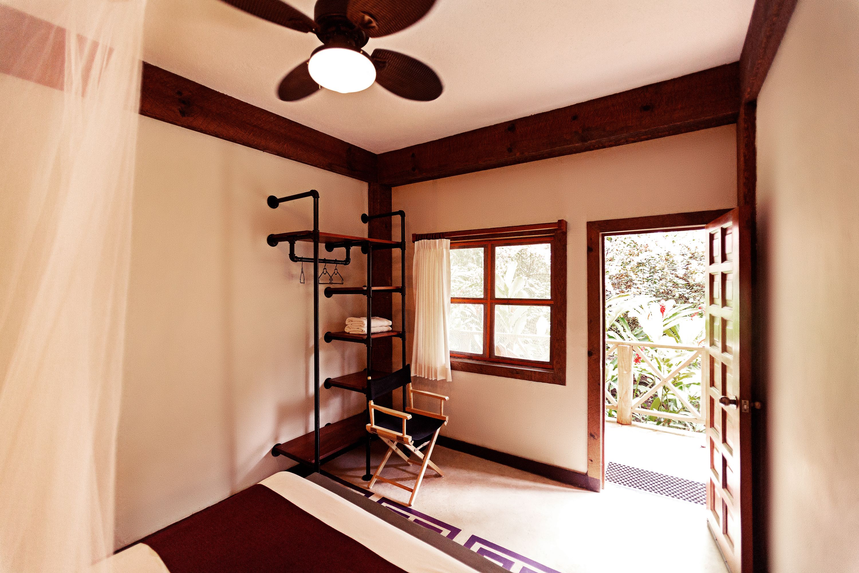 Exploration de una cama matrimonial, baño compartido | Ropa de cama 