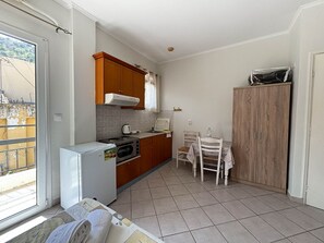 Studio | Private kitchenette | Fridge, stovetop, electric kettle, toaster