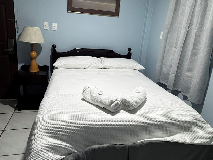 WiFi (free), bed sheets