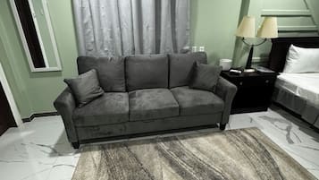 Executive-Zimmer, KĂŒhlschrank und Mikrowelle | Wohnbereich | 32-Zoll-LED-Fernseher mit Kabelempfang