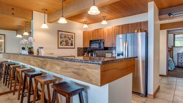 Condo, 3 Bedrooms | Private kitchen | Fridge, microwave, oven, coffee/tea maker