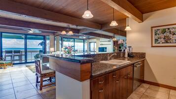 Condo, 3 Bedrooms | Private kitchen | Fridge, microwave, oven, coffee/tea maker