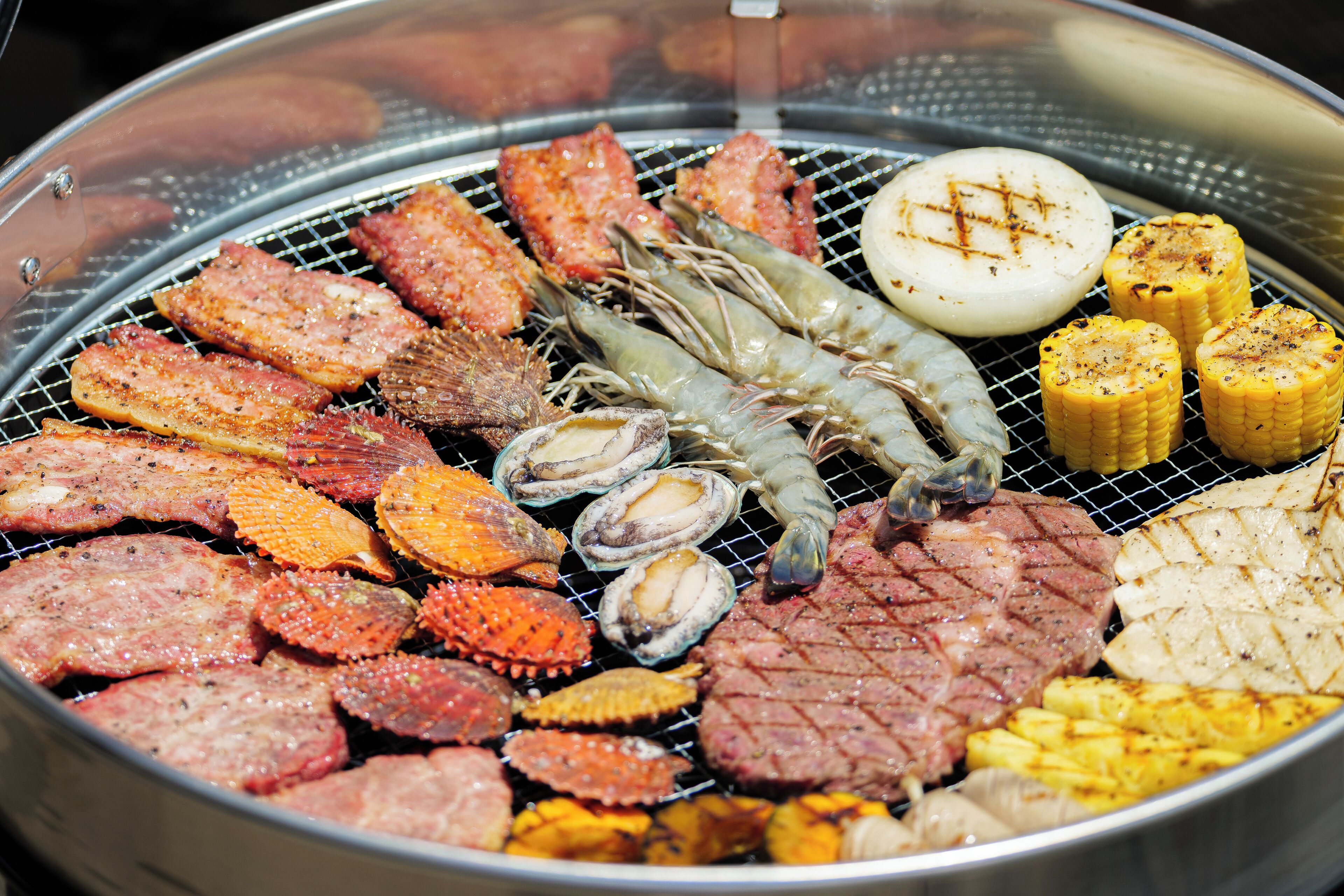 lunch and dinner served, international cuisine