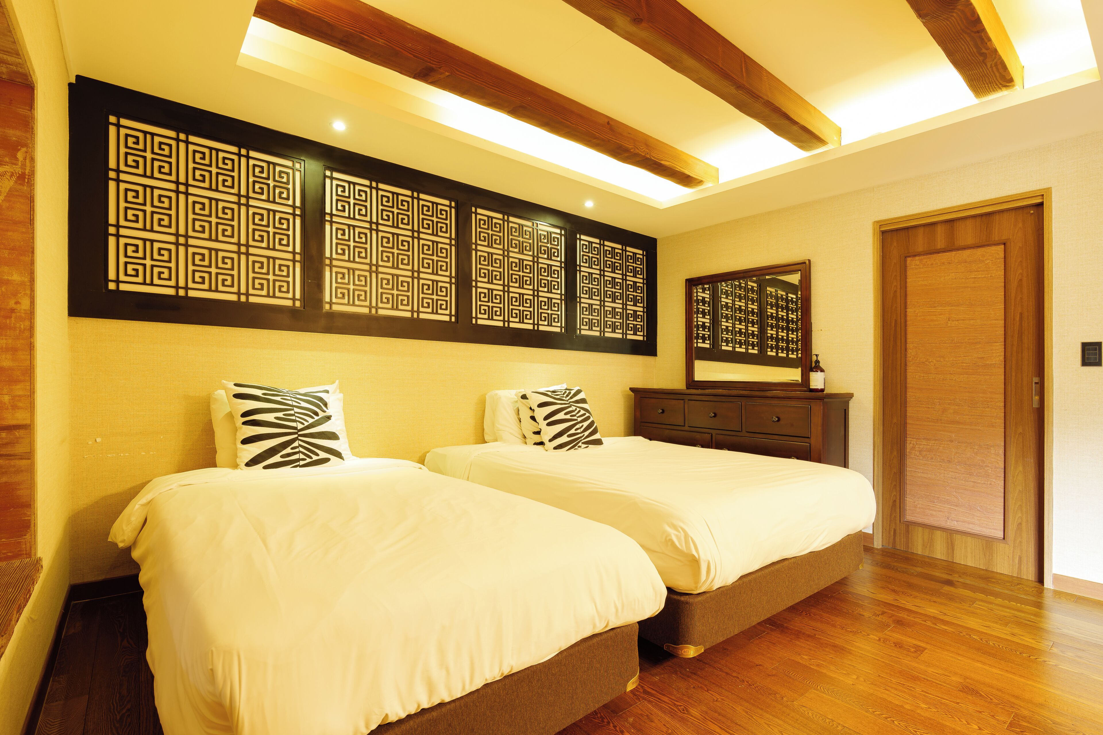 1 bedroom, blackout curtains, soundproofing, free wifi