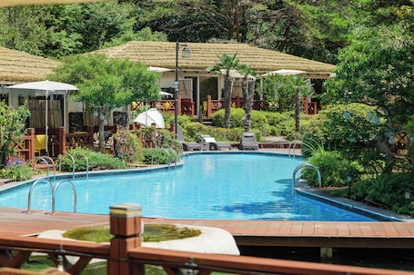 Kolam renang outdoor