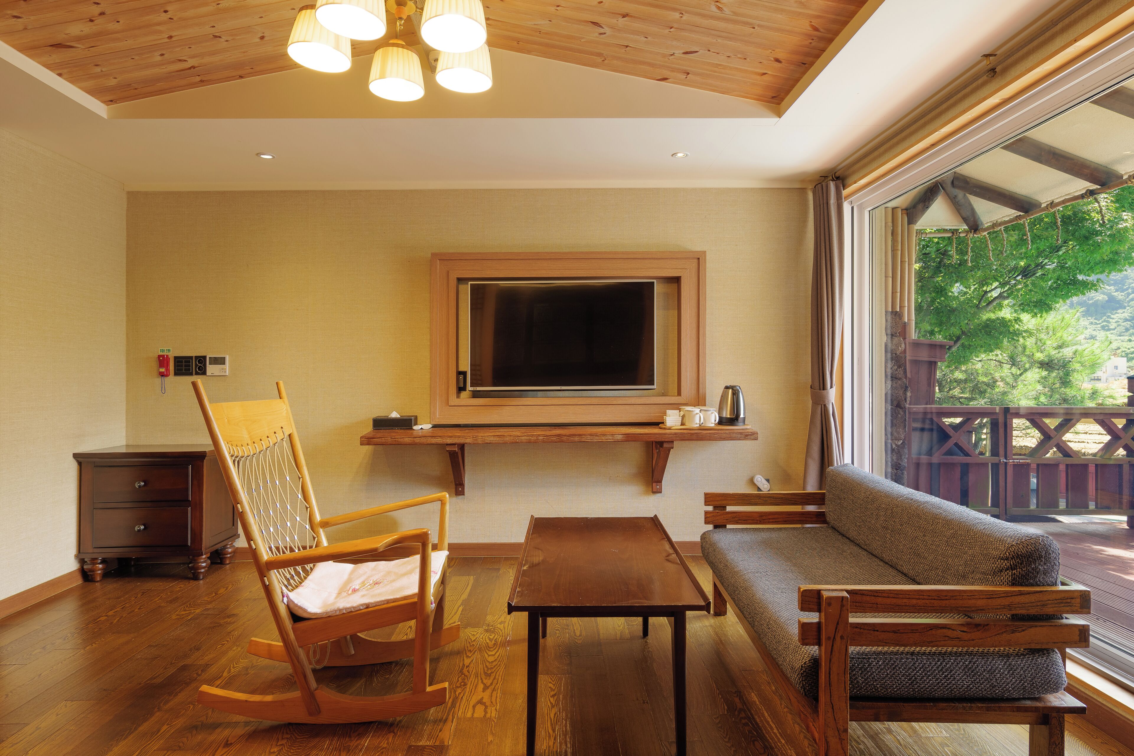 garden suite double | 1 bedroom, blackout curtains, soundproofing, free wifi