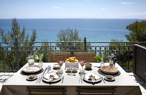 Deluxe Suite, Sea View | In-room safe, soundproofing, free WiFi - Avra Private Suites (Kefalonia)