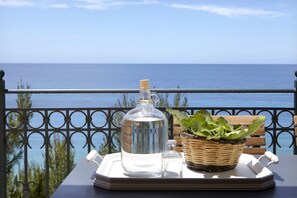 Deluxe Suite, Sea View | In-room safe, soundproofing, free WiFi - Avra Private Suites (Kefalonia)