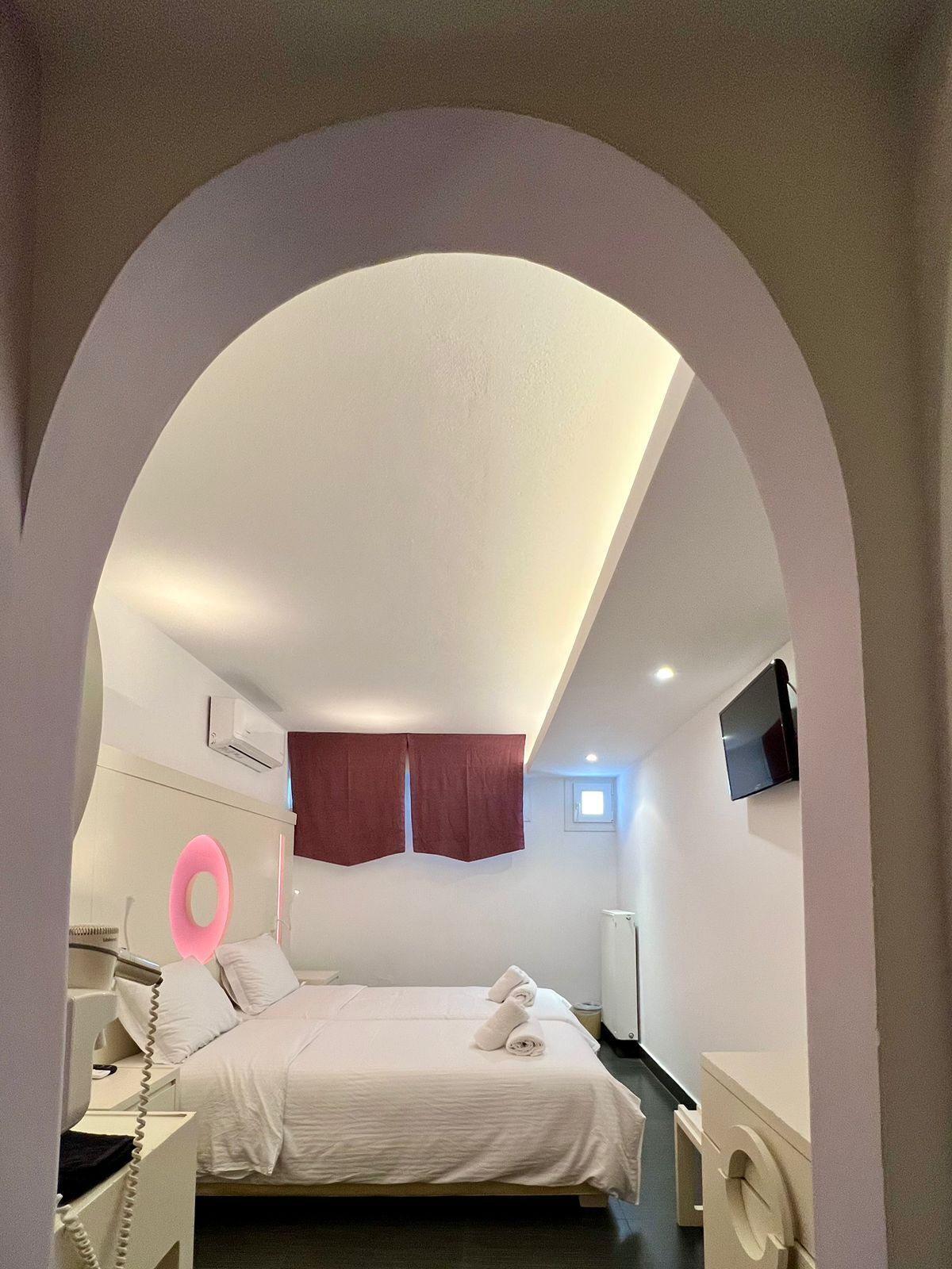 economy room (semi-basement) | in-room safe, iron/ironing board, free cots/infant beds, rollaway beds