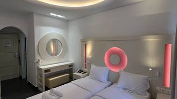 Standard Room | In-room safe, iron/ironing board, free cribs/infant beds, rollaway beds