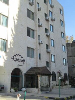 Front of property - Sufara Hotel Suites (Amman)