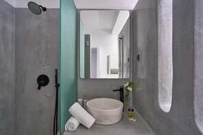 Rainfall showerhead, hair dryer, towels